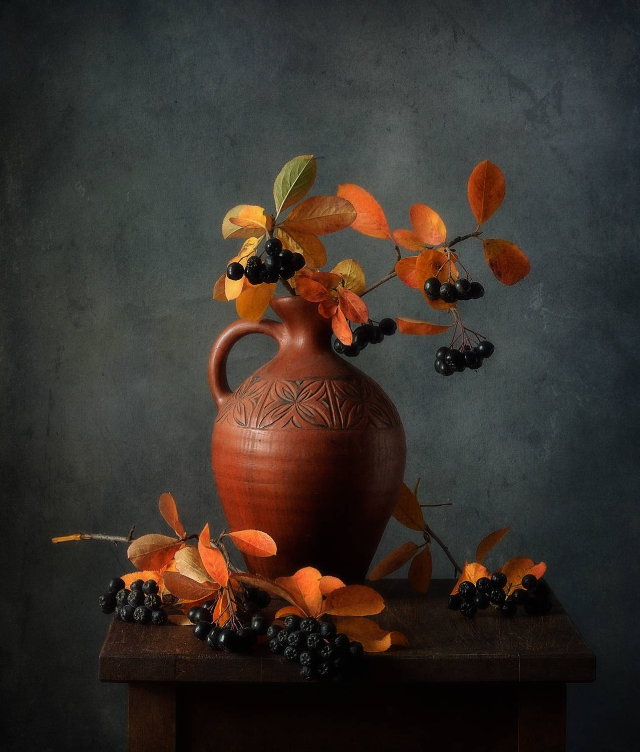 натюрморт,осень,арония,черноплодка,рябина,листья,кувшин, Наталия К