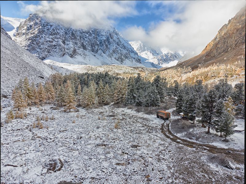 Россия, Актру,осень,аэро,камаз,зима, снег В долине Актру фото превью