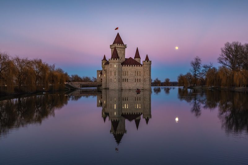 архитектура, замок, кавказ, шато эркен, шато-эркен, кабардино-балкария, закат, пояс венеры, вечер, луна, полнолуние Замок после заката фото превью
