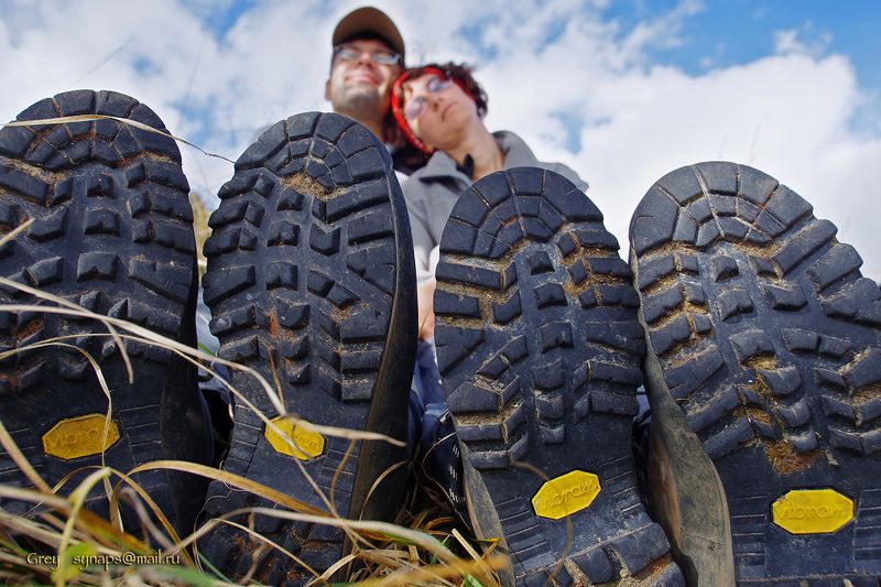 горы туристы привал Умаялись... фото превью