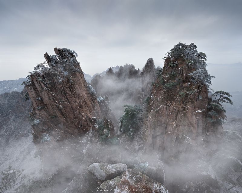 Туман в горах Хуаншань фото превью