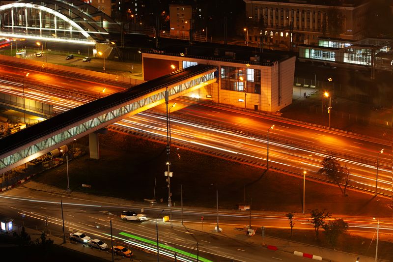 город, ночь, дорога, шоссе, огни, иллюминация, транспорт, следы фар, линии, геометрия * * * фото превью