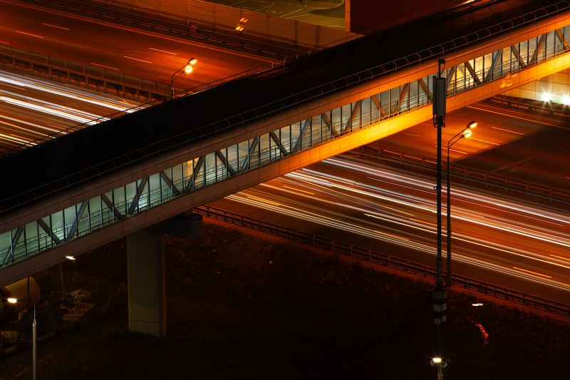 город, ночь, дорога, шоссе, огни, иллюминация, транспорт, следы фар, линии, геометрия * * * фото превью