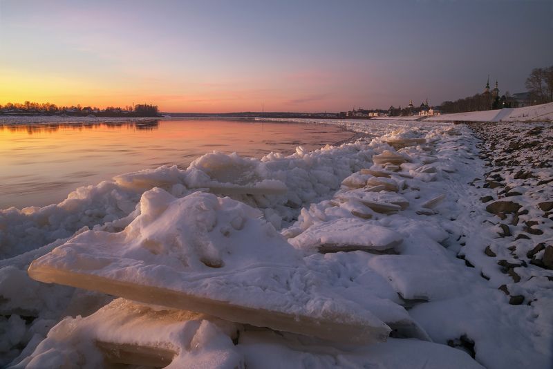 Ледостав на Сухоне, набережная Великого Устюга фото превью