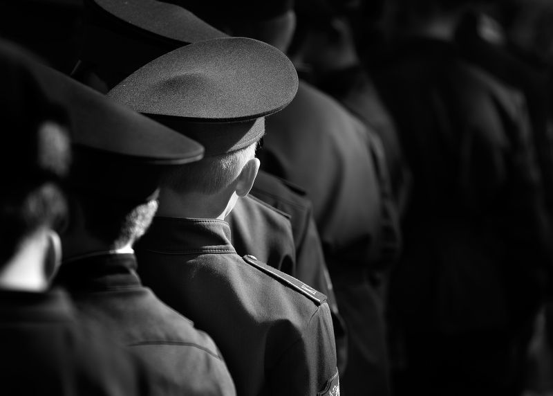 чб фото, уличное фото, стрит фото, дети, кадеты  фото превью