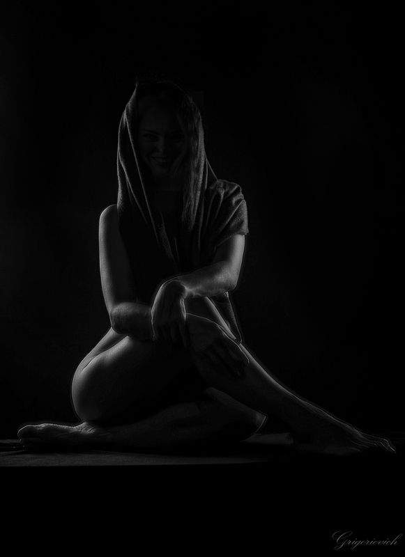 девушка. портрет. улыбка красота.тело, бедро, ноги. Полина фото превью