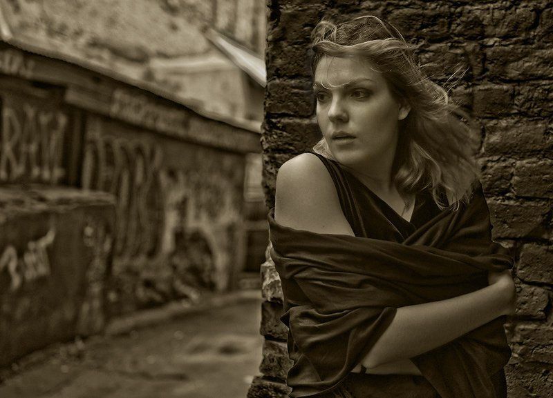 девушка,настроение Холодно,ветренно,одинок... фото превью