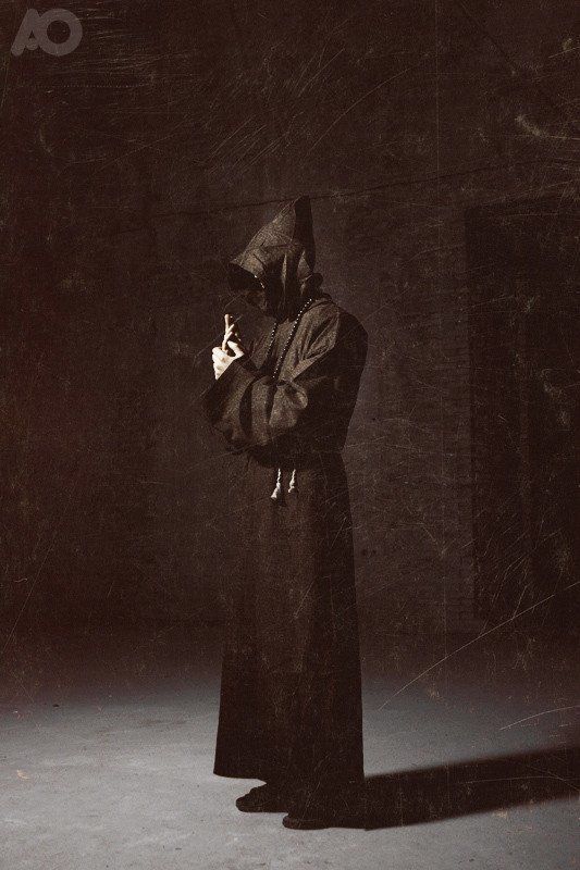 Монах фото превью