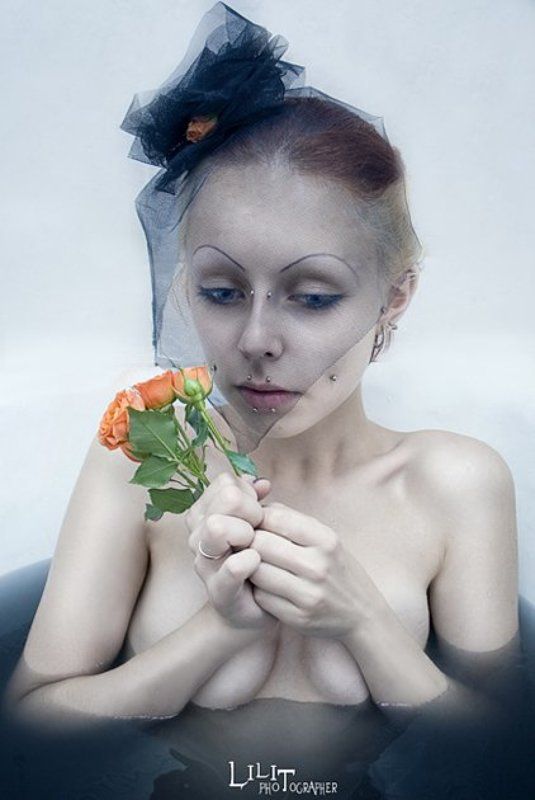 Black. [colored satin] фото превью