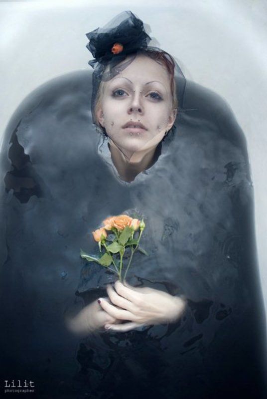 Black. [colored satin] фото превью