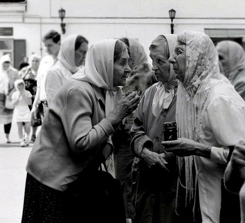 сплетенки, разговор, бабушки Интересный разговор фото превью