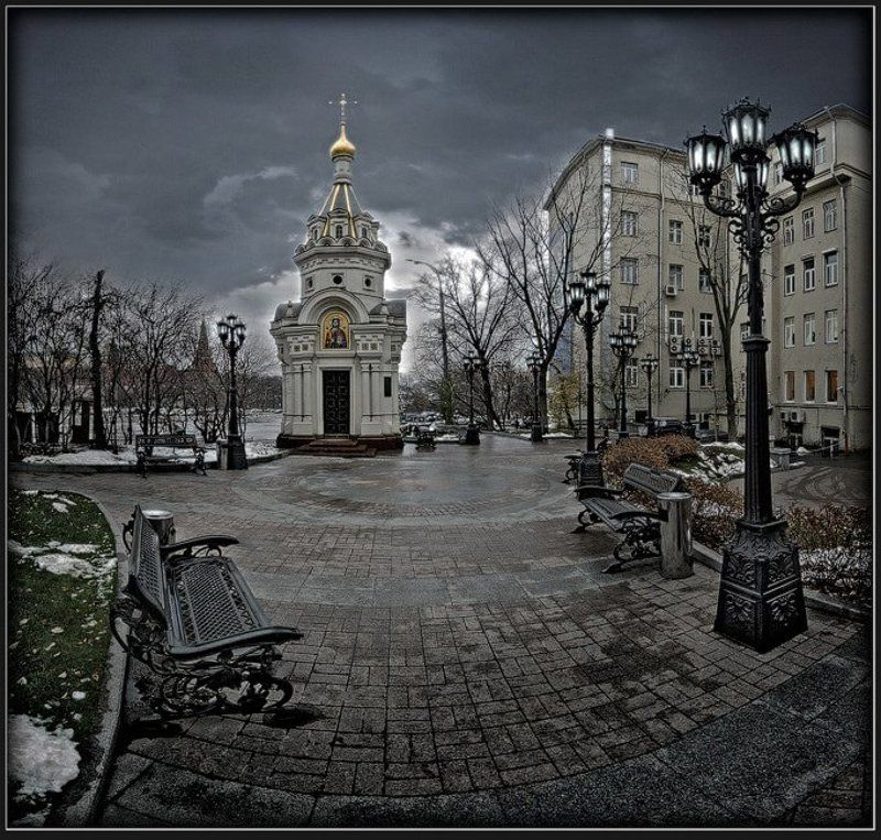 Сквер, пасмурно, не сезон фото превью