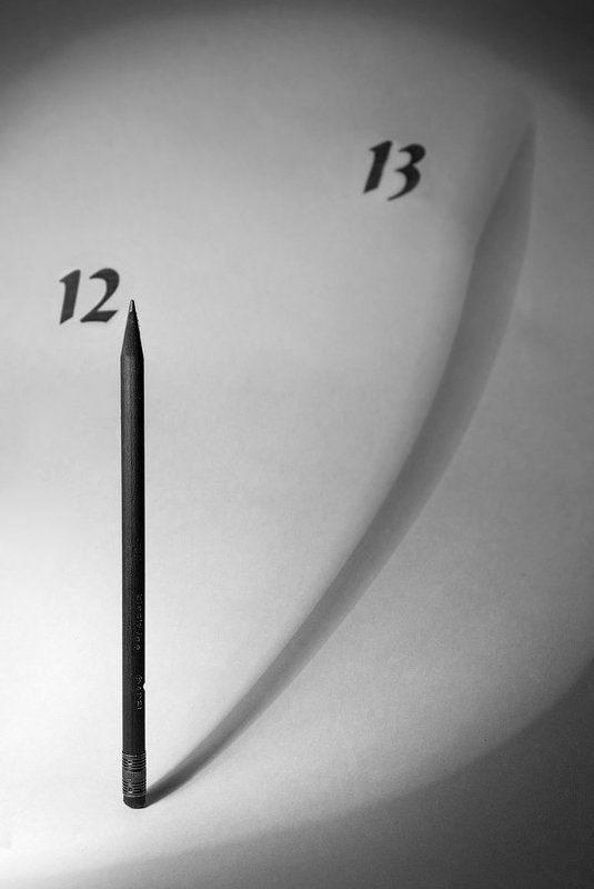 часы, карандаш, время, понедельник Тринадцатый понедельник по Сальвадору Дали. Фрагмент. фото превью