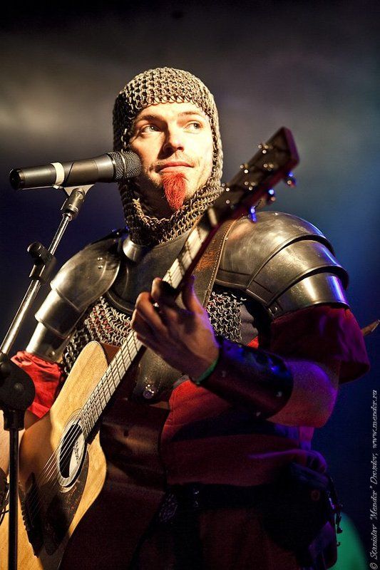 рыцарь, музыкант, гитара, концерт, фолк Лыцарь с гитарой! фото превью