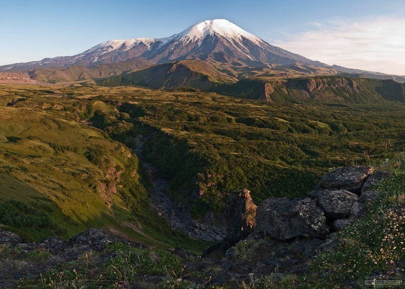 камчатка, вулкан, плоский толбачик, острый толбачик Вид на Толбачики с Долины эдельвейсов фото превью