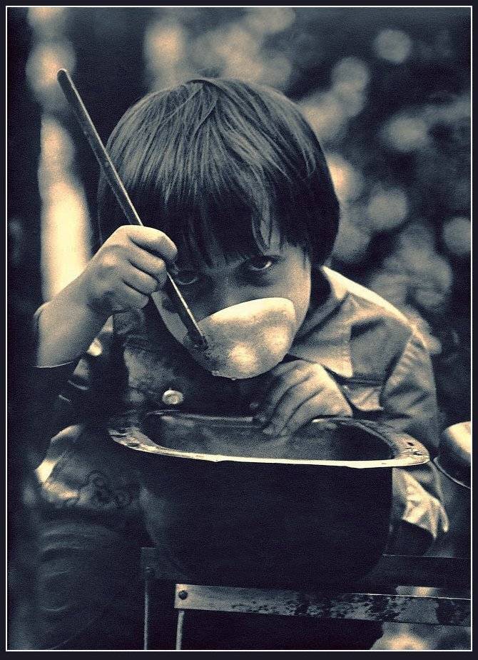 девочка, половник, кисель, котелок, Александр Авилов