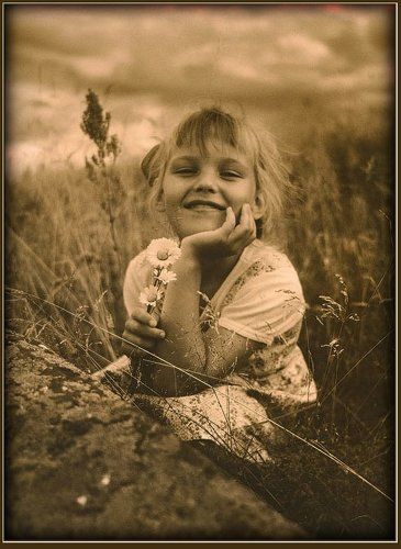 Девочка с ромашками