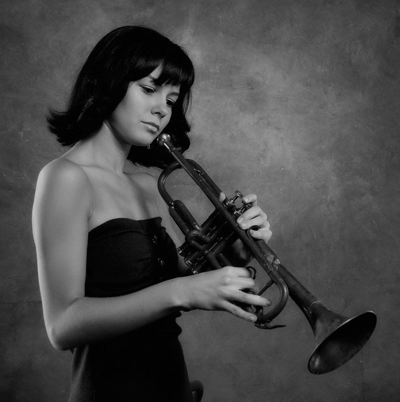 девушка,труба долгое эхо... фото превью