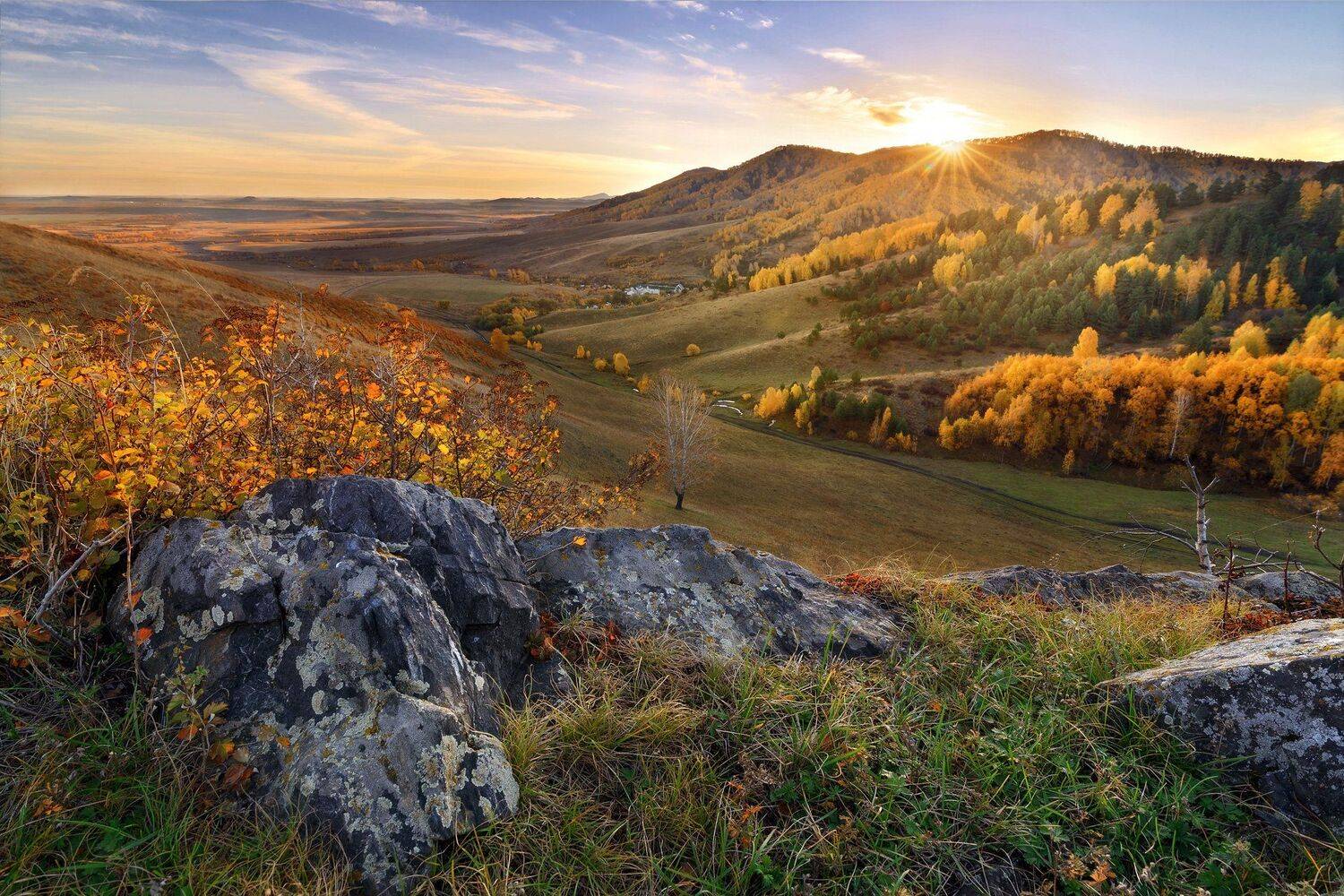 утро, восход, скалы, горы, заря, солнце, алтай, белокуриха, осень, лес, желтый, Павел Силиненко