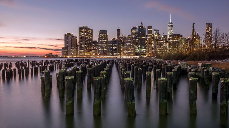 Нью-Йорк, старая пристань, столбы, небоскребы, вечер, new york, manhatten Столпы фото превью