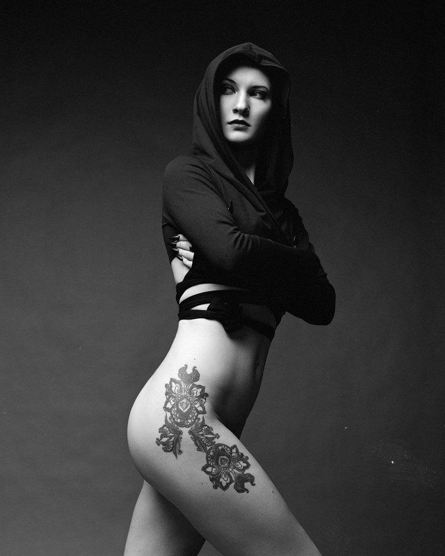 Wear Black Or Stay Naked фото превью