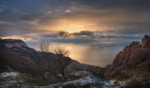 Рассвет в горах над Ласпи