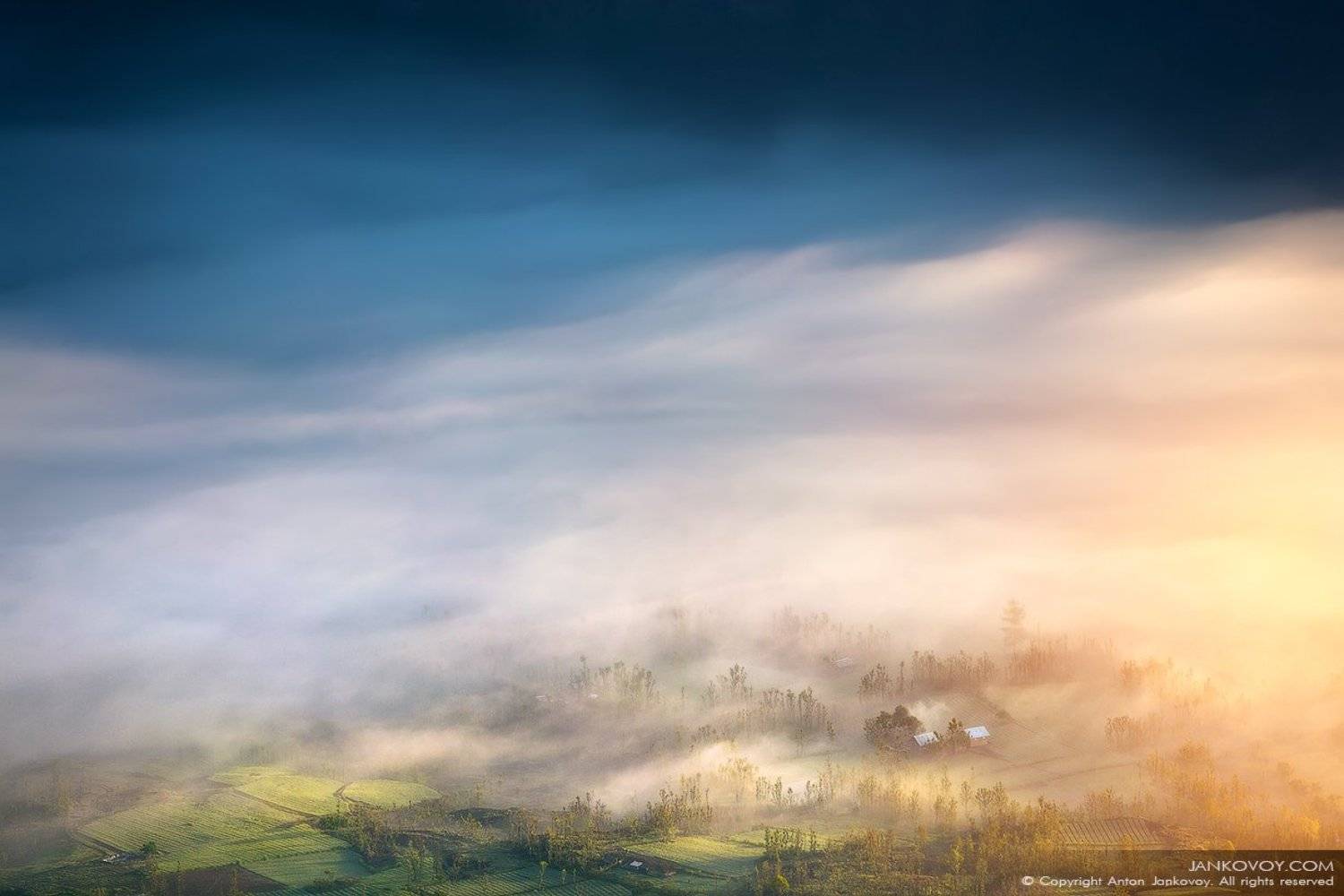 Индонезия, Бали, рассвет, туман, облака. солнце, путешествия, пейзаж, природа, утро, , Антон Янковой (www.photo-travel.com)