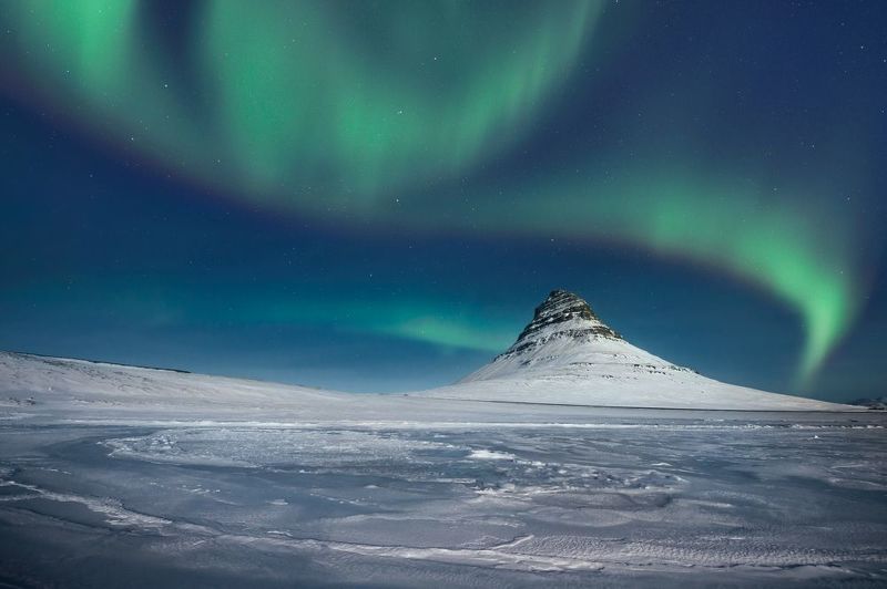 Church Mountain and Northern Lights фото превью