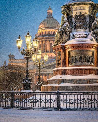 Снег в Петербурге