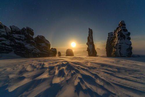 Лунная ночь в каменном городе