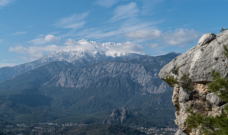 турция, кемер, гора чалыш, гора телеферик Вид с горы Чалыш на гору Телеферик фото превью