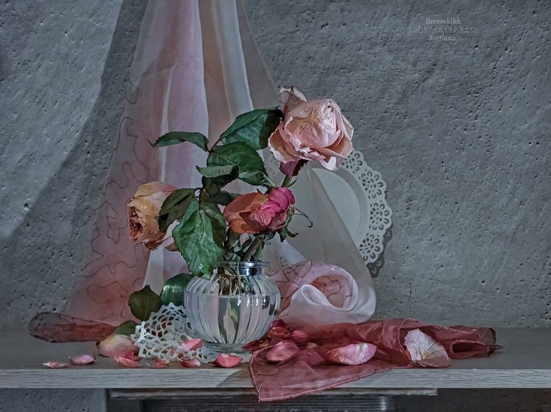 натюрморт,  ваза, цветы, увядание, вертикальный_поднос, прованс, фото у окна, фото на телефон Увядающая красота фото превью