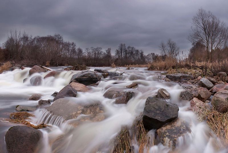 river,dam,stones,autumn River in autumn фото превью