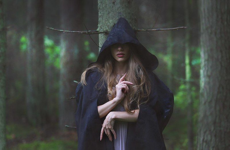 девушка, в лесу, красивая, руки, фотография, свет, цвет В лесу фото превью