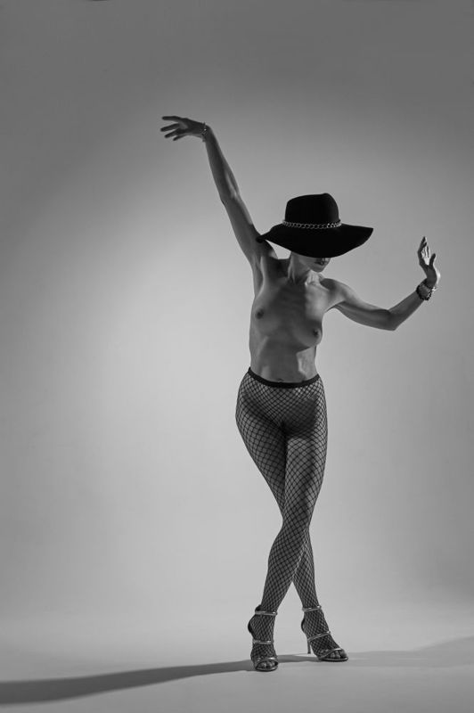эротика, танец, ню, шляпка Шляпка фото превью