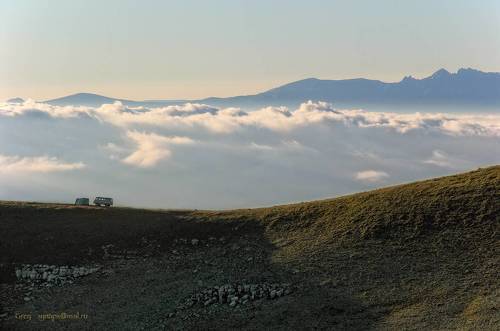 Там, на самом на краю Земли, в небывалой голубой дали...