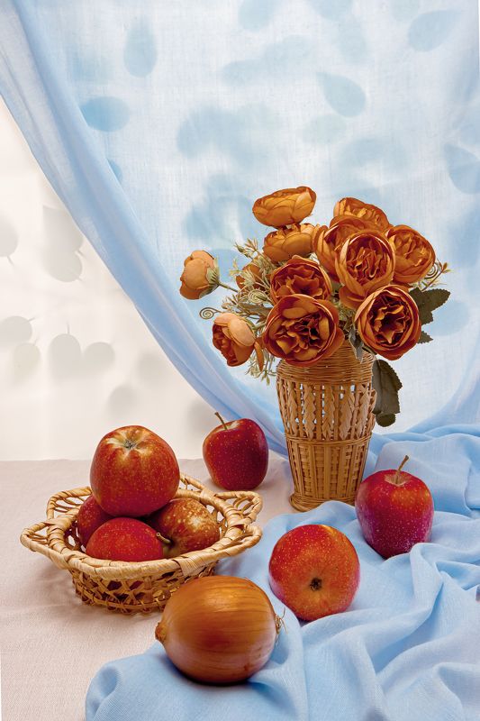 Яблоки и лук. фото превью