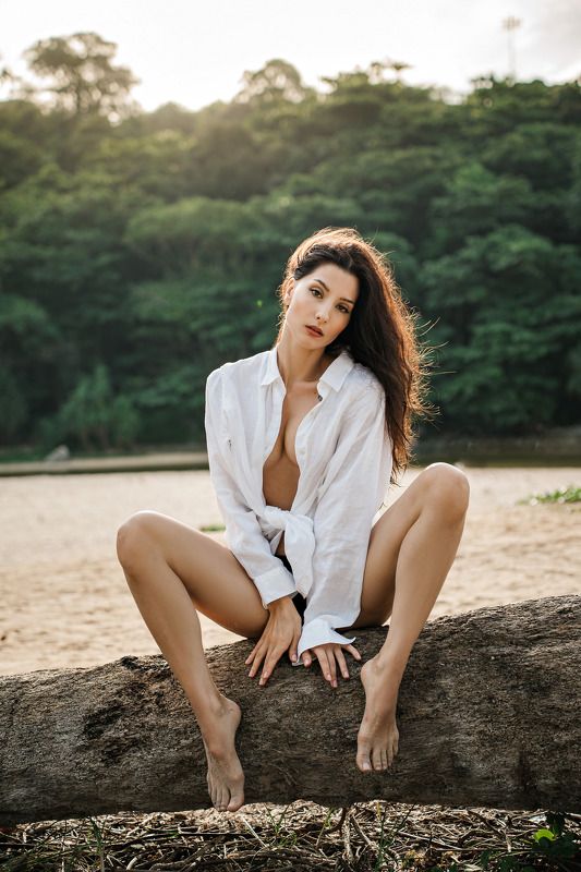 Nina on the beach фото превью