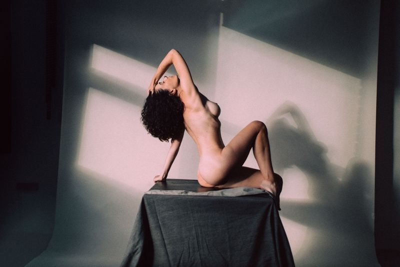 nude, art, sensual, naked, woman, model, young, sexy, sensuality, lovely, pose, studio, minimalism, fine, erotic, boudoir, yoga, intimacy, horny, intimate, video, backstage, * * * фото превью