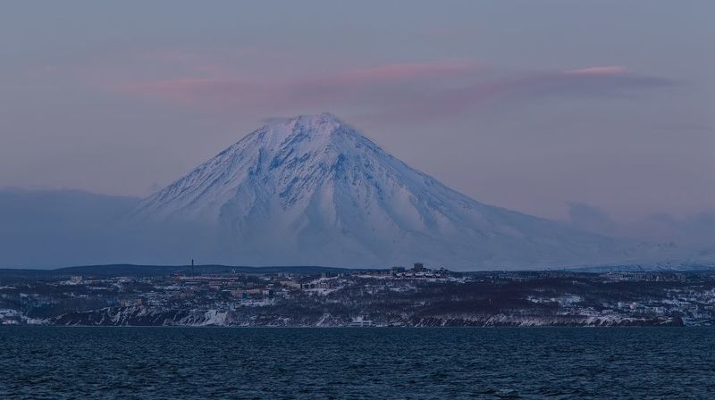 корякский вулкан, зима, вечер, туман, берег, рейд, облака в тумане фото превью