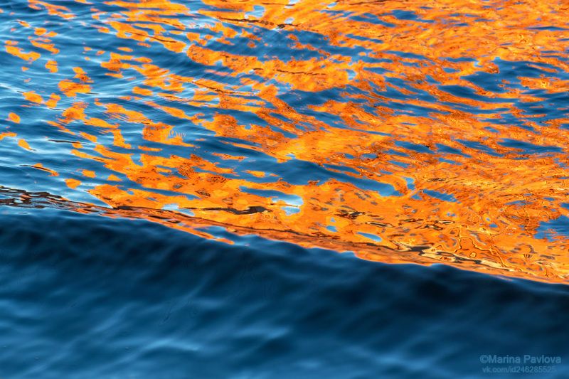 абстракция, акваабстракция, акваграфика, отражение на воде, красивая вода, волна, концептуальное, отражения на реке фонтанке. Противостояние... фото превью