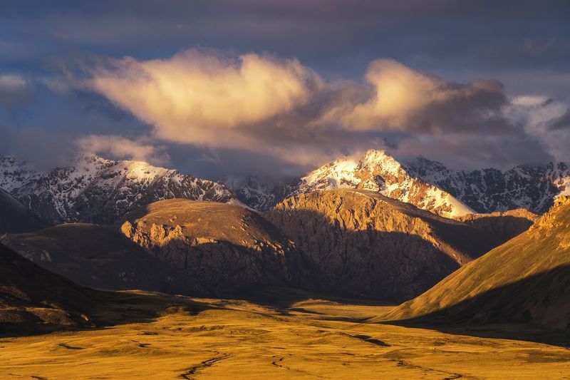 Утро, горы, облака фото превью