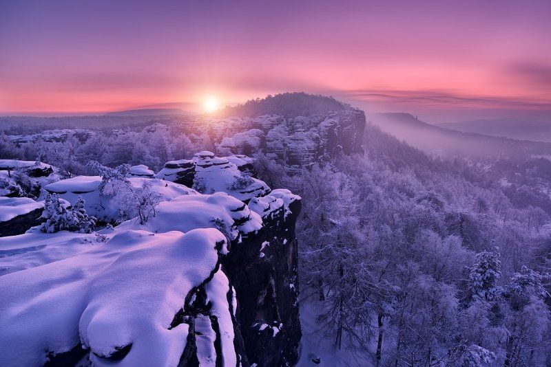Czech republic, Ore mountains,  Elbe Sandstone,  Elbe Sandstone Mountains, travel, beautiful place, frost, frosty morning, snow, sun, sunrise, valley, tissa, fog, mist, trees, winter  Frosty morning фото превью