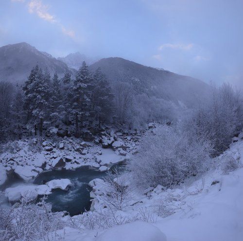Зимнее утро в Баксанском ущелье