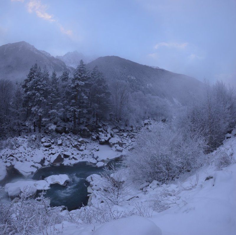 кавказ, северный кавказ, большой кавказский хребет, главный кавказский хребет, баксанское ущелье, приэльбрусье, национальный парк, национальный парк приэльбрусье, кабардино-балкария, балкария, кбр, баксан, горная река, река баксан, зимний пейзаж, горный п Зимнее утро в Баксанском ущелье фото превью