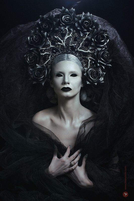 Потрет, девушка, украшения, цветы, ткань, образ,  Silence фото превью