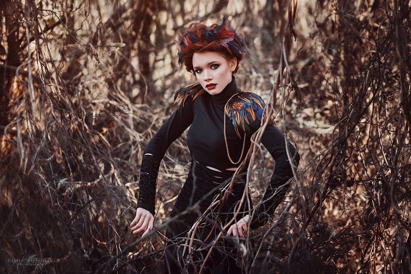 девушка, перья, птица, черное, заросли, осень, портрет девушки *** фото превью