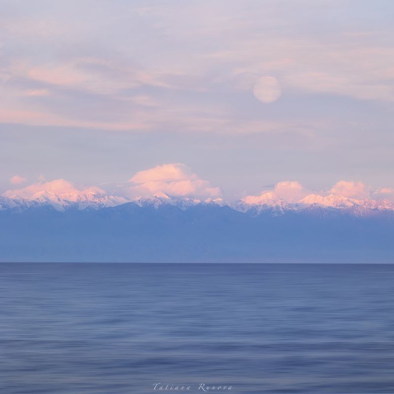 Иссык-Куль на рассвете фото превью