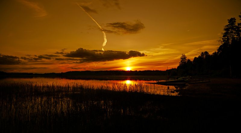 Россия, Новгородская область, район Боровичи, озеро Шерегодра, Шерегодра, Кончанско-Суворовское, закат Закат у озера Шерегодра фото превью