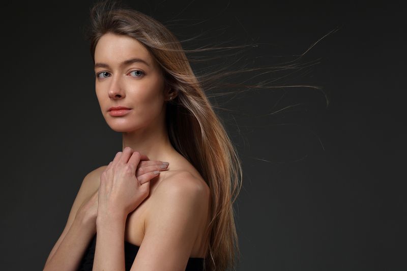 женщина, девушка, портрет, красивая, эмоции,волосы, студия, глаза, руки, вдохновение, стиль Ольга фото превью